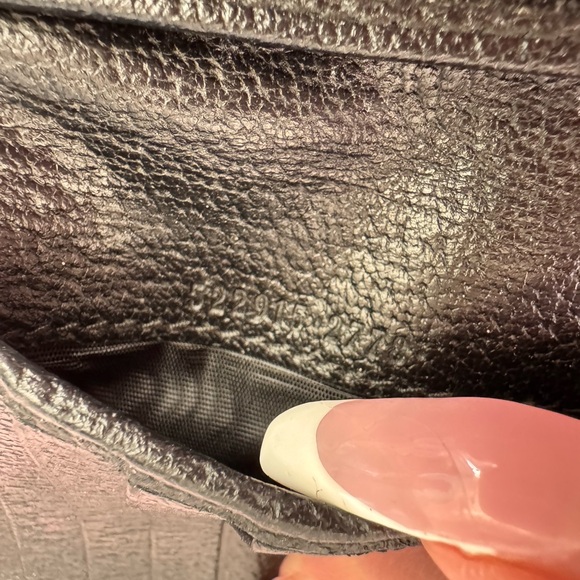 Authentic Gucci Black ANIMALIER BI-FOLD WALLET - Picture 5 of 16